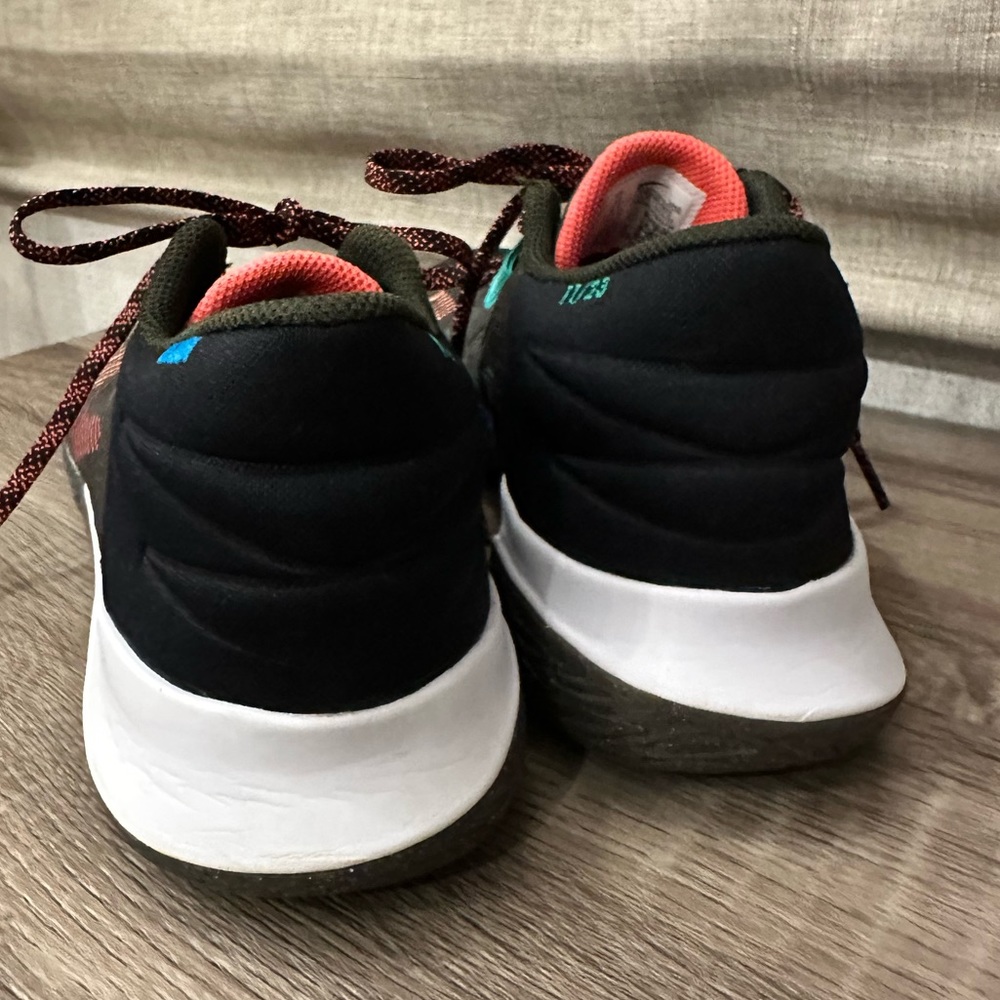 Nike Kyrie Flytrap V - image 3